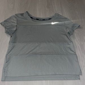 Cropped Nike workout tee Dri Fit Running